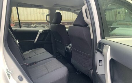 Toyota Land Cruiser Prado 150 рестайлинг 2, 2022 год, 7 200 000 рублей, 10 фотография