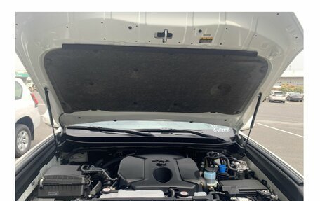 Toyota Land Cruiser Prado 150 рестайлинг 2, 2022 год, 7 200 000 рублей, 16 фотография