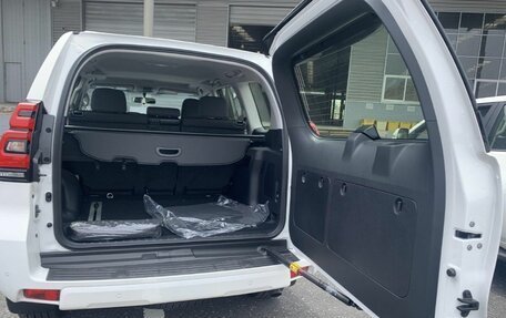 Toyota Land Cruiser Prado 150 рестайлинг 2, 2022 год, 7 200 000 рублей, 17 фотография
