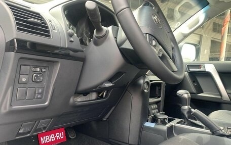 Toyota Land Cruiser Prado 150 рестайлинг 2, 2022 год, 7 200 000 рублей, 5 фотография