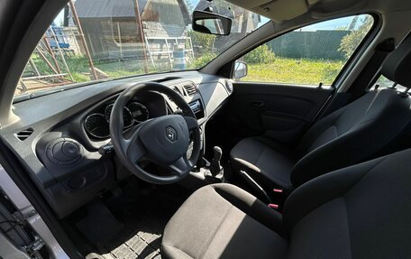 Renault Logan II, 2017 год, 930 000 рублей, 5 фотография