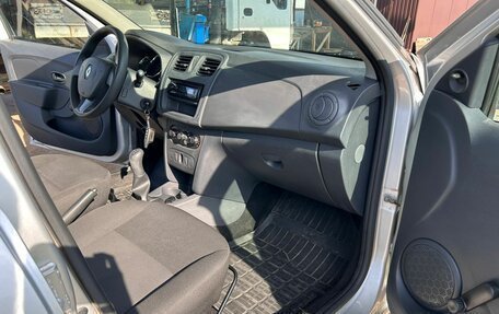 Renault Logan II, 2017 год, 930 000 рублей, 6 фотография