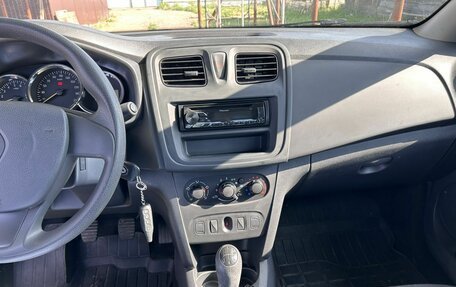 Renault Logan II, 2017 год, 930 000 рублей, 13 фотография