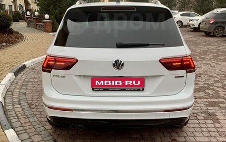 Volkswagen Tiguan II, 2018 год, 2 940 000 рублей, 3 фотография
