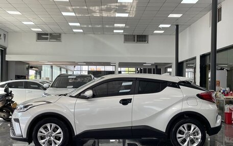 Toyota C-HR I рестайлинг, 2022 год, 2 000 100 рублей, 4 фотография
