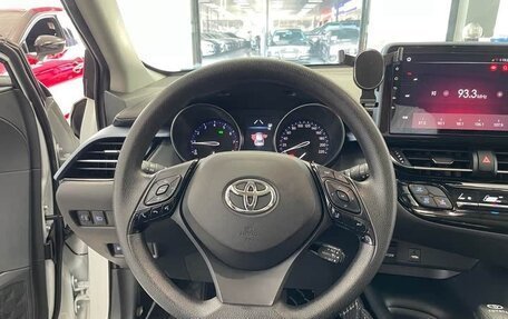 Toyota C-HR I рестайлинг, 2022 год, 2 000 100 рублей, 9 фотография