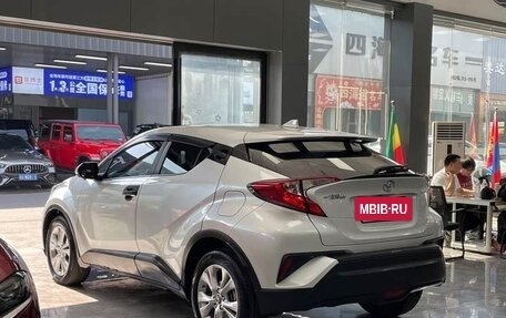 Toyota C-HR I рестайлинг, 2022 год, 2 000 100 рублей, 5 фотография