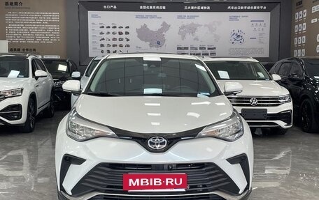 Toyota C-HR I рестайлинг, 2022 год, 2 000 100 рублей, 2 фотография