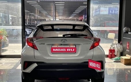 Toyota C-HR I рестайлинг, 2022 год, 2 000 100 рублей, 6 фотография