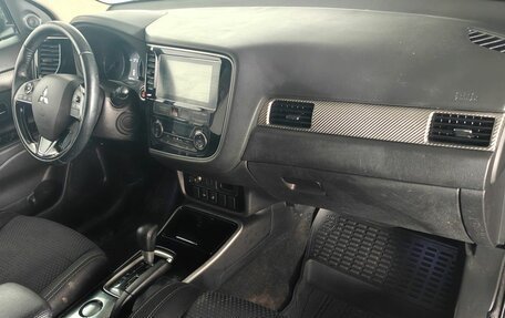 Mitsubishi Outlander III рестайлинг 3, 2018 год, 1 485 000 рублей, 11 фотография
