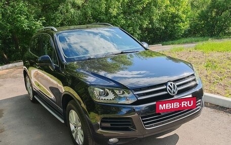 Volkswagen Touareg III, 2011 год, 1 800 000 рублей, 2 фотография