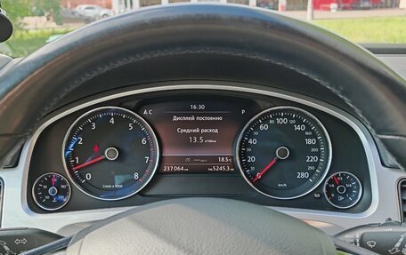 Volkswagen Touareg III, 2011 год, 1 800 000 рублей, 17 фотография