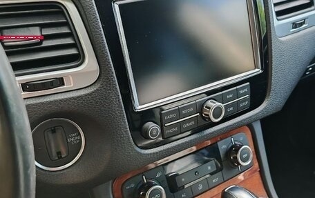 Volkswagen Touareg III, 2011 год, 1 800 000 рублей, 22 фотография