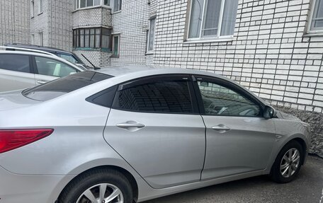 Hyundai Solaris II рестайлинг, 2015 год, 850 000 рублей, 2 фотография