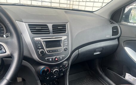 Hyundai Solaris II рестайлинг, 2015 год, 850 000 рублей, 7 фотография