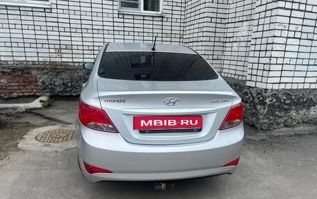 Hyundai Solaris II рестайлинг, 2015 год, 850 000 рублей, 3 фотография