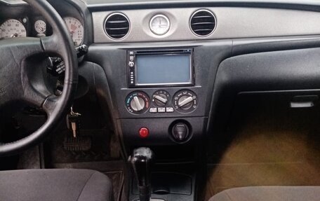 Mitsubishi Outlander III рестайлинг 3, 2003 год, 680 000 рублей, 5 фотография