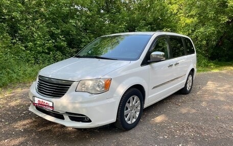 Chrysler Voyager IV, 2014 год, 2 400 000 рублей, 1 фотография
