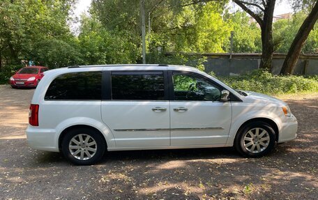 Chrysler Voyager IV, 2014 год, 2 400 000 рублей, 7 фотография