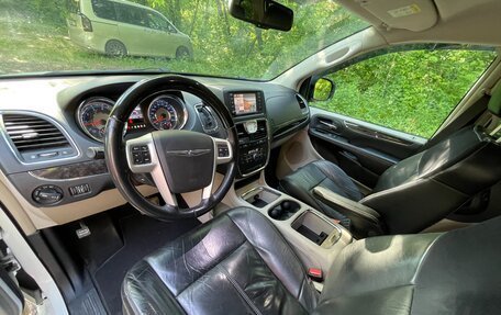 Chrysler Voyager IV, 2014 год, 2 400 000 рублей, 11 фотография