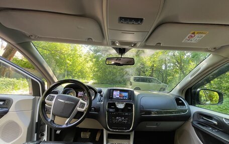 Chrysler Voyager IV, 2014 год, 2 400 000 рублей, 10 фотография