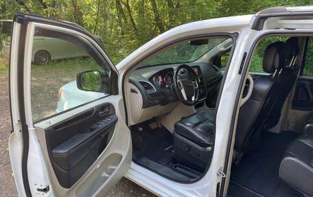 Chrysler Voyager IV, 2014 год, 2 400 000 рублей, 17 фотография