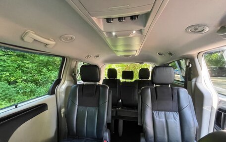 Chrysler Voyager IV, 2014 год, 2 400 000 рублей, 20 фотография