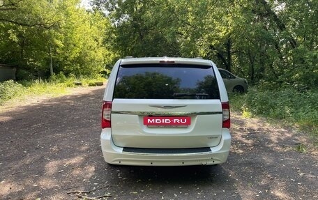 Chrysler Voyager IV, 2014 год, 2 400 000 рублей, 5 фотография