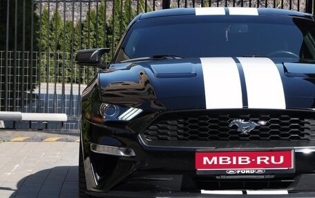 Ford Mustang VI рестайлинг, 2018 год, 2 300 000 рублей, 1 фотография