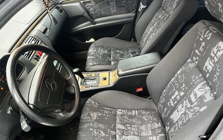 Mercedes-Benz E-Класс, 1996 год, 310 000 рублей, 10 фотография