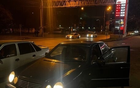 Mercedes-Benz E-Класс, 1996 год, 310 000 рублей, 4 фотография