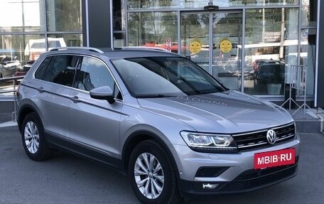 Volkswagen Tiguan II, 2018 год, 2 420 000 рублей, 3 фотография