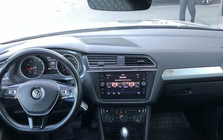 Volkswagen Tiguan II, 2018 год, 2 420 000 рублей, 10 фотография