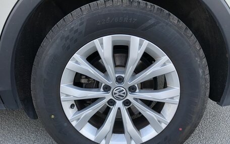 Volkswagen Tiguan II, 2018 год, 2 420 000 рублей, 19 фотография
