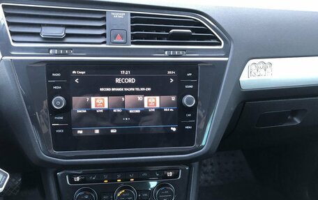 Volkswagen Tiguan II, 2018 год, 2 420 000 рублей, 15 фотография