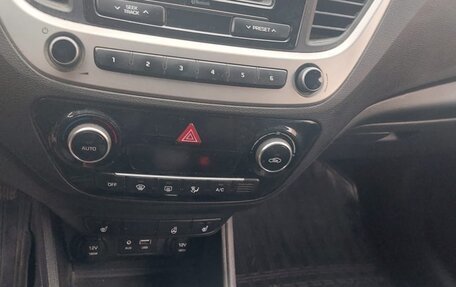Hyundai Solaris II рестайлинг, 2017 год, 970 000 рублей, 2 фотография