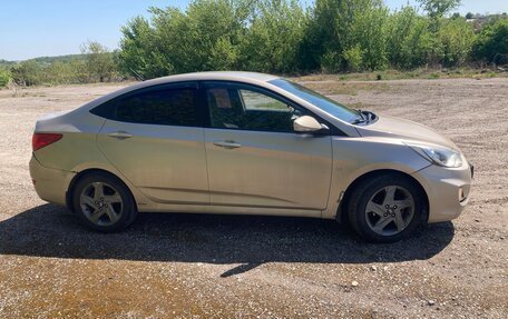 Hyundai Solaris II рестайлинг, 2011 год, 550 000 рублей, 4 фотография