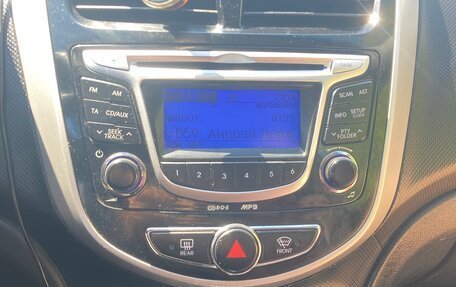 Hyundai Solaris II рестайлинг, 2011 год, 550 000 рублей, 9 фотография