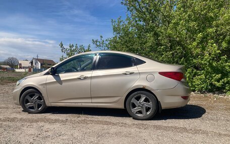 Hyundai Solaris II рестайлинг, 2011 год, 550 000 рублей, 5 фотография