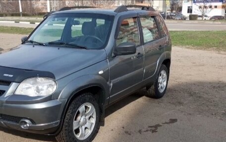 Chevrolet Niva I рестайлинг, 2018 год, 650 000 рублей, 3 фотография