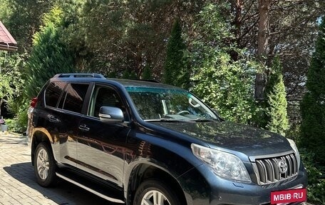 Toyota Land Cruiser Prado 150 рестайлинг 2, 2011 год, 2 100 000 рублей, 2 фотография