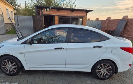 Hyundai Solaris II рестайлинг, 2014 год, 900 000 рублей, 3 фотография