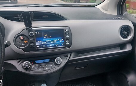 Toyota Yaris III рестайлинг, 2017 год, 1 700 000 рублей, 4 фотография