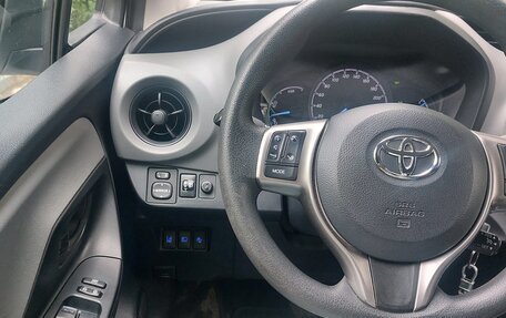 Toyota Yaris III рестайлинг, 2017 год, 1 700 000 рублей, 5 фотография