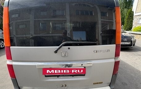 Honda Stepwgn II рестайлинг, 2002 год, 650 000 рублей, 3 фотография