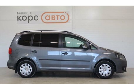 Volkswagen Touran III, 2012 год, 999 000 рублей, 4 фотография