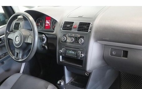 Volkswagen Touran III, 2012 год, 999 000 рублей, 5 фотография