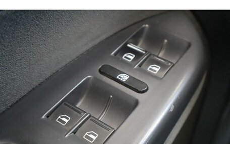 Volkswagen Touran III, 2012 год, 999 000 рублей, 12 фотография