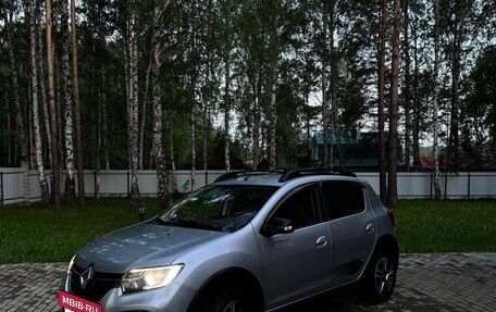 Renault Sandero II рестайлинг, 2021 год, 1 390 000 рублей, 2 фотография