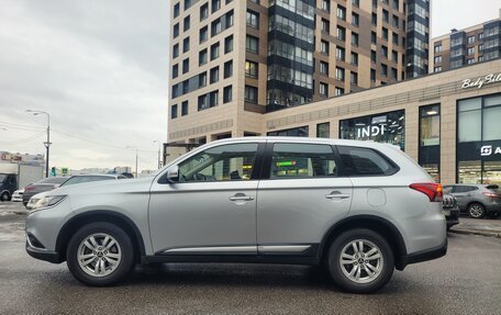 Mitsubishi Outlander III рестайлинг 3, 2019 год, 1 900 000 рублей, 4 фотография